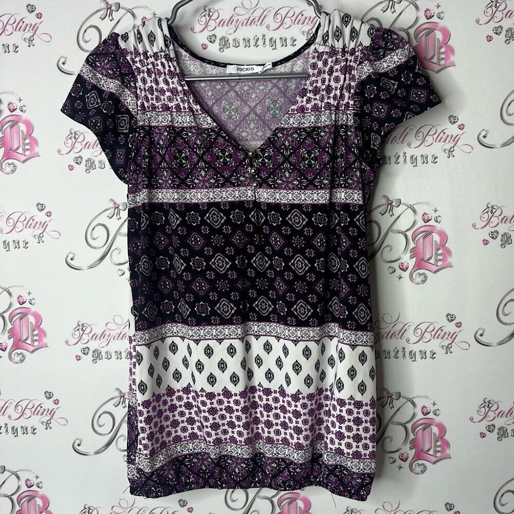 Ricki's tshirt tee paisley boho Vneck Purple and White Geometric Blouse